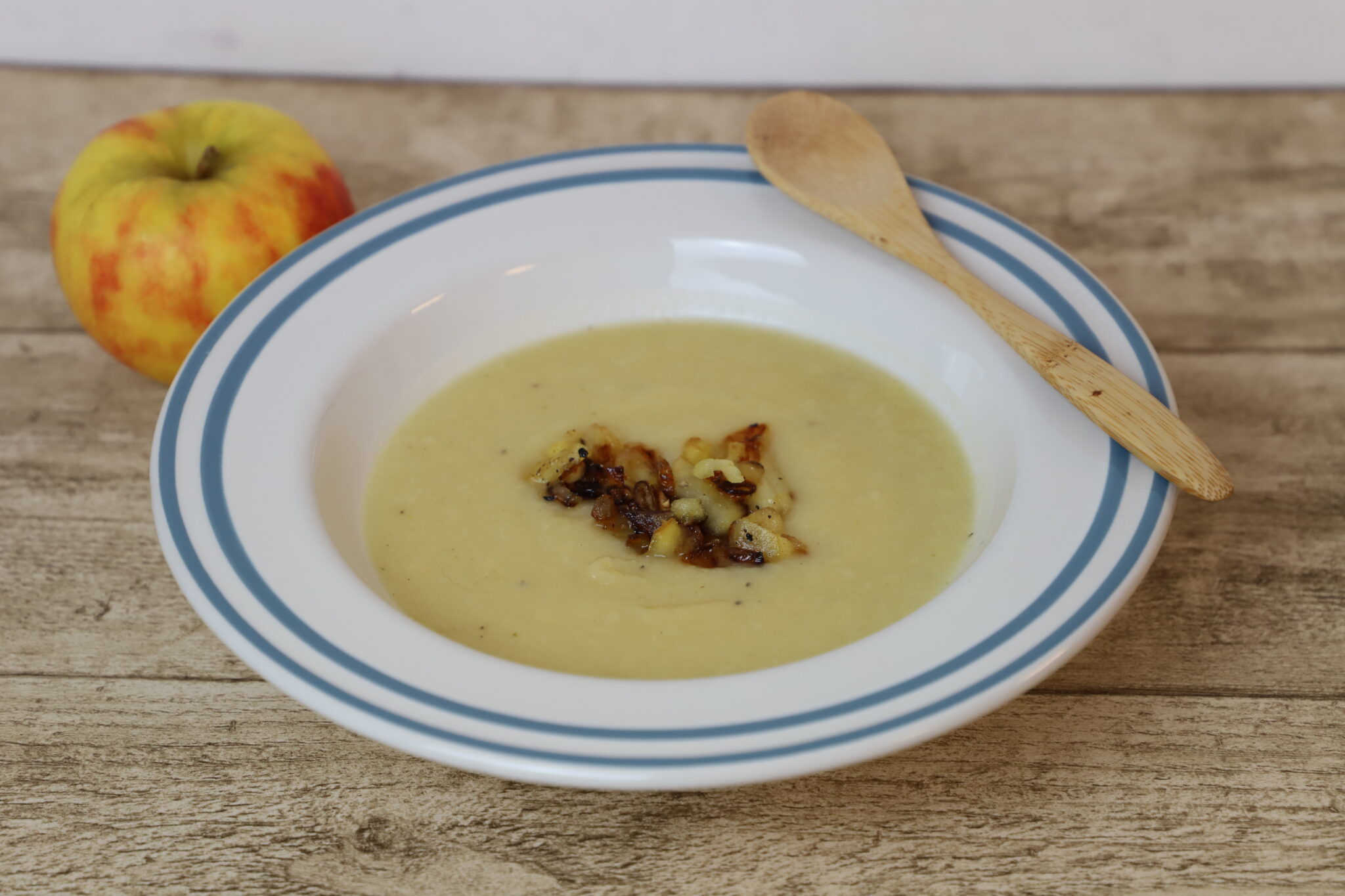 Apfel-Pastinaken-Suppe – Wirf mich nicht weg | Eine Initiative gegen ...